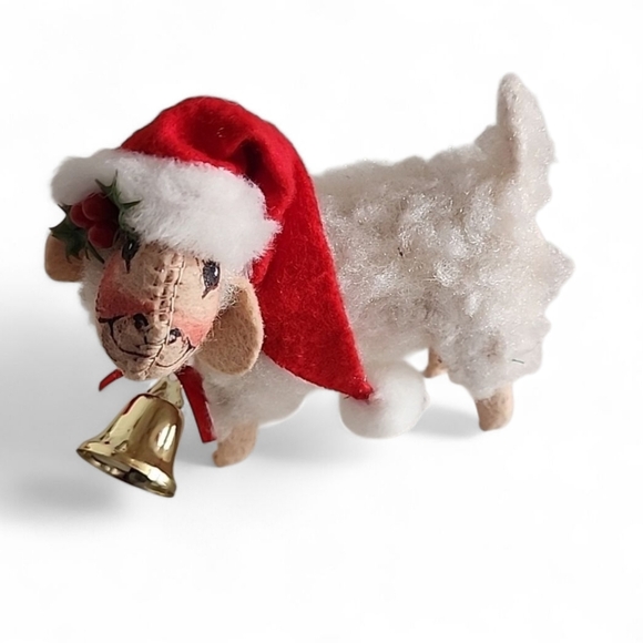 Annalee Lamb 5” Christmas Figurine – 1992 White Sheep with Santa Hat & Bell - Picture 1 of 8